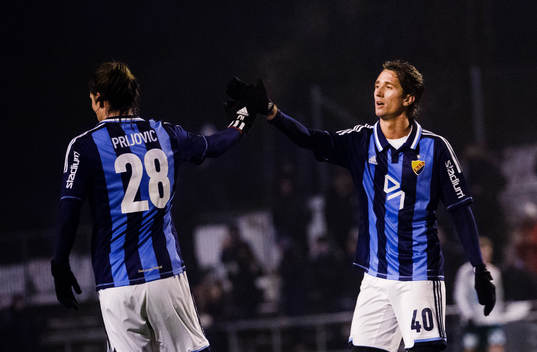 Djurgårdens Aleksandar Prijovic  och Philip Hellqvist  jublar 