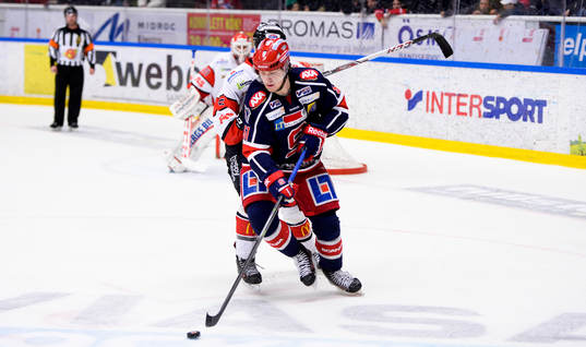 Södertäljes Jesper Frödén med Karlskogas Mikael Kurki