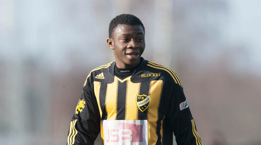 IFK Hässleholms Junior Bangura i träningsmatchen i fotboll mellan IFK Hässleholm och Kristianstad i Hässleholm 8 februari 2014.