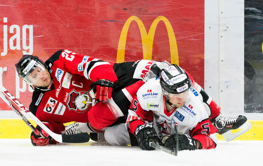 Karlskronas Mikael Kurki och Malmö Redhawks Tomas Kollar