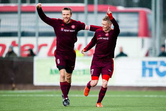 Ålborgs Rasmus Würtz jublar ihop med Kasper Kusk efter att han gjort 1-0