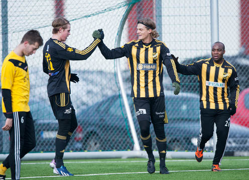 IFK Hässleholms Linus Karlsson har gjort 1-0 i träningsmatchen mellan IFK Hässleholm och Glimåkra i Hässleholm 15 februari 2014.