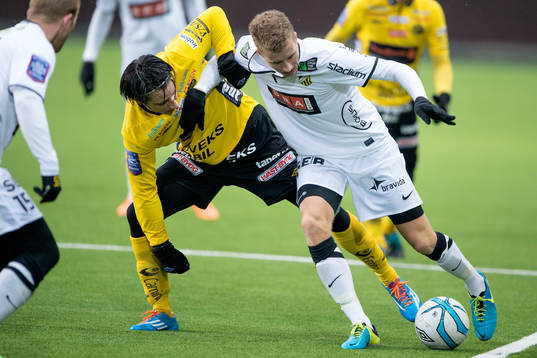 Kamp mellan Häckens Jonas Bjurström och Elfsborgs Mikkel Beckmann