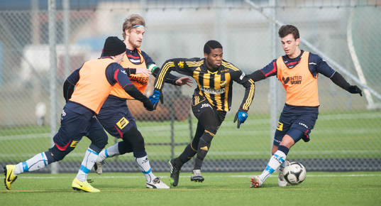 IFK Hässleholms Edem Hetcheli i träningsmatchen mellan IFK Hässleholm och Perstorp i Hässleholm 22 februari 2014.