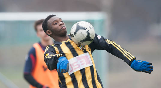 Hässleholms Junior Bangura i träningsmatchen mellan IFK Hässleholm och Perstorp i Hässleholm 22 februari 2014.