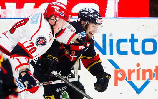 Södertäljes Peter Nolander och Djurgårdens Steve Saviano