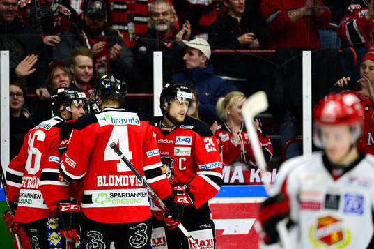 Malmö Redhawks firar Tomas Kollar (th) som gjort 4-0
