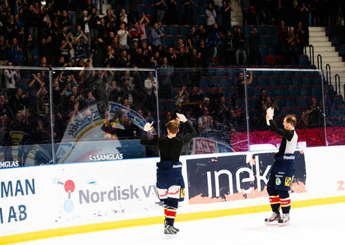 Djurgårdens Markus Ljungh  och Dustin Johner  åker ut och
