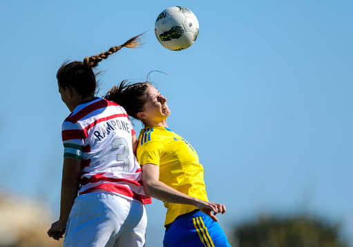 Sveriges Lotta Schelin i nickduell med USAs Christie Rampone