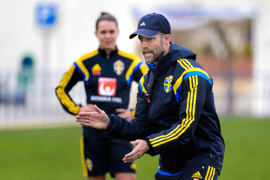 assisterande förbundskapten Matti Demegård på en träning