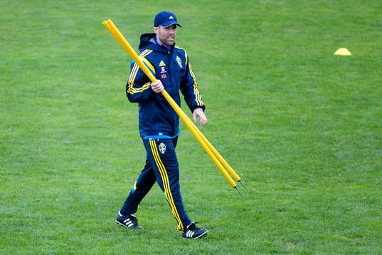 assisterande förbundskapten Matti Demegård på en träning