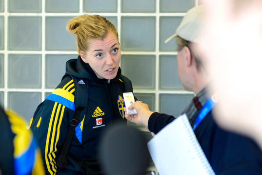 Sveriges Linda Sembrant blir intervjuad