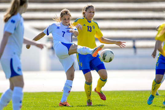 Närkamp mellan Islands Sara Björk Gunnarsdóttir  och