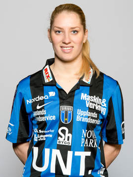 Damfotbollsspelaren Malin Winberg, Sirius, poserar för ett porträtt den 13 mars 2014 i Uppsala.