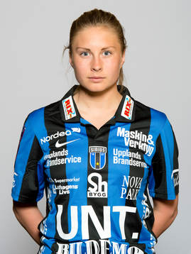Damfotbollsspelaren Fanny Andersson, Sirius, poserar för ett porträtt den 13 mars 2014 i Uppsala.