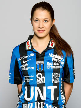 Damfotbollsspelaren Sanna Öhlund, Sirius, poserar för ett porträtt den 13 mars 2014 i Uppsala.