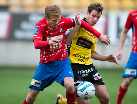 Kamp mellan Östers Mario Vasilj och Elfsborgs Henning