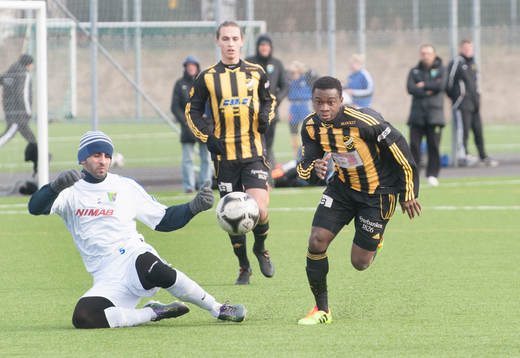 Hässleholms Junior Bangura i träningsmatchen i fotboll mellan IFK Hässleholm och BW90 i Hässleholm 15 mars 2014.