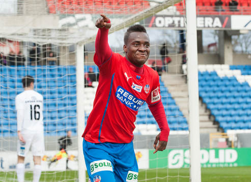 Helsingborgs David Accam har gjort 2-1 och jublar i matchen