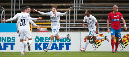 Syrianska Felix Michel har gjort 0-1 och jublar i matchen i