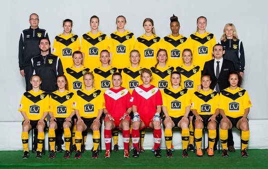  Peter Rylander Match och arrangemangsansvarig, Clara Richter,Telma Olafsdottir, Emily Olsson, Amanda Höglund, Elaine Estrela Moura, Anna Svensson, Tove Wiklander Lagledare. Mittenraden från vänster: Omid Sulefani Assisterande Tränare, Louise Lundgren, Josefin Andersson, Elin Wiklander, Louise Fors, Andrea Odelius, Marcelo Fernandèz Huvudtränare. Främre raden från vänster: Lina Malmborg, Sandra Tröjbom, Siri Frimodig, Fanny Edström, Cajsa Andersson, Anna Lechner, Madicken Stigberg, Rebecca Davies