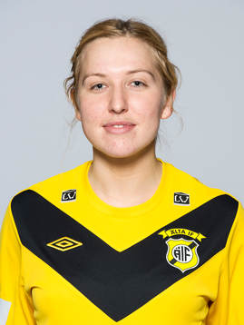 Damfotbollsspelaren Elin Wiklander, Älta, poserar för ett porträtt den 17 mars 2014 i Solna.