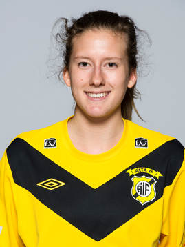 Damfotbollsspelaren Clara Richter, Älta, poserar för ett porträtt den 17 mars 2014 i Solna.