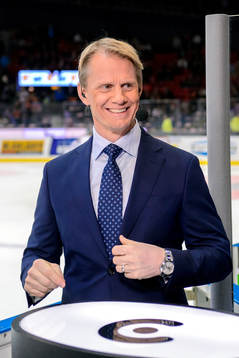 Cmores ishockeyexpert Niklas Wikegård är glad