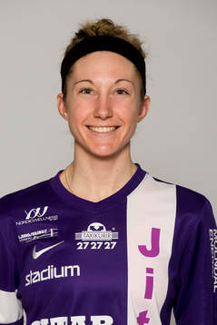 Damfotbollsspelaren Robyn Decker, Jitex, poserar för ett porträtt den 20 mars 2014 i Göteborg.
