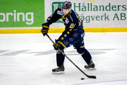 s Eric Christensen med pucken