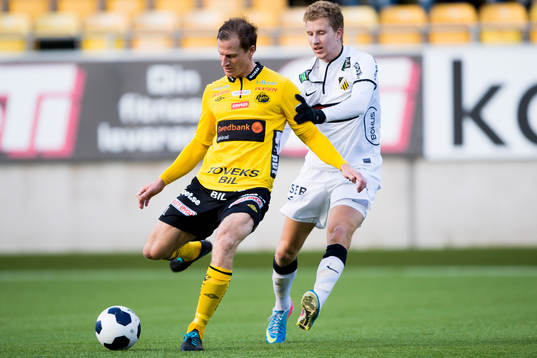 Kamp mellan Elfsborgs Daniel Mobaeck och Häckens Simon