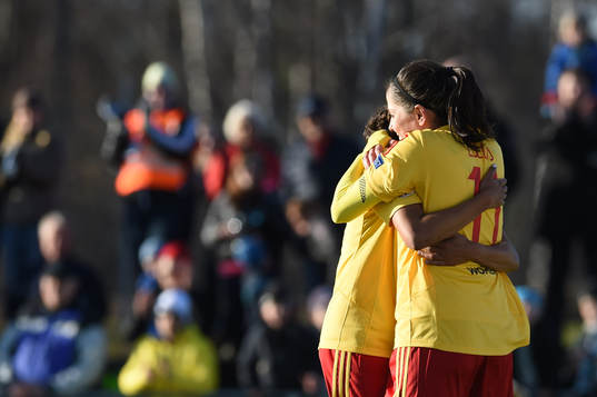 Tyresös Madelaine Edlund jublar