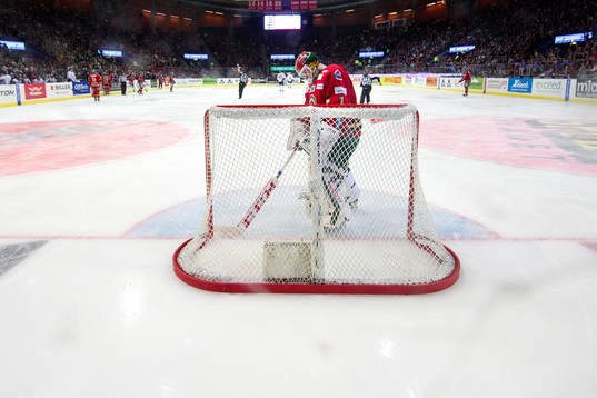Frölundas målvakt Lars Johansson deppar