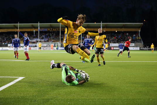 Räddning av Åtvidabergs målvakt Henrik Gustavsson