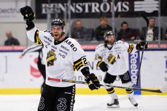 s Per Svensson jublar