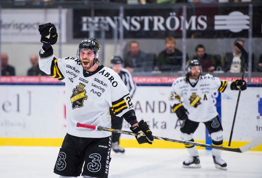 s Per Svensson jublar