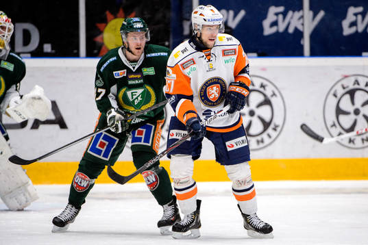 Färjestads Ville Lajunen och Växjös Robert Rosén