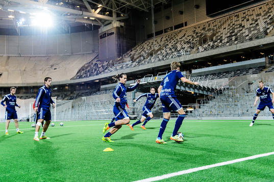 Aleksandar Prijovic jagar boll tillsammans med Aleksander Faltsetas, Erton Fejzullahu, Philip Sparrdal Mantilla och Emil Bergström