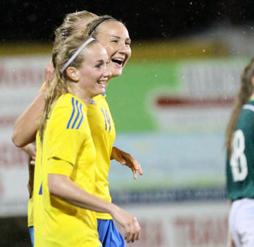  Fotboll, Dam, VM-Kval, Nordirland - Sverige: Sweden's Emma Lundh celebrates her goal during tillsammans med Kosovare Asllani this evenings game at Shamrock Park in Portadown.  