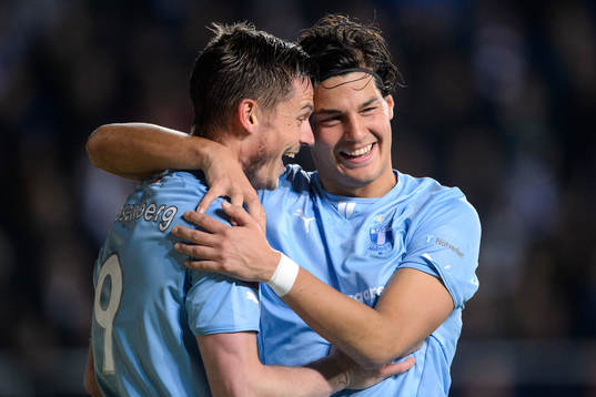 Malmös Markus Rosenberg och Miiko Albornoz firar efter 0-3
