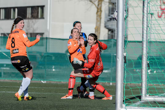 Sunnanås Elin Wikström gör 0-1