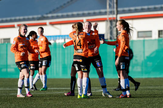 Sunnanås spelare jublar