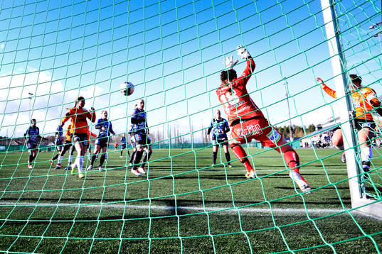 Sunnanås Elin Wikström gör 0-1