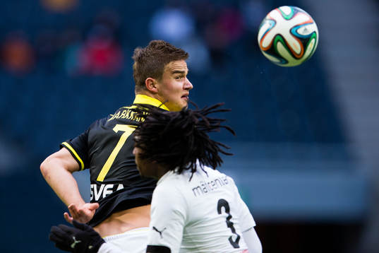 s Eero Markkanen i en nickduell med Örebros Ayanda Nkili under fotbollsmatchen i Allsvenskan mellan AIK och Örebro den 13 april 2014 i Stockholm. 