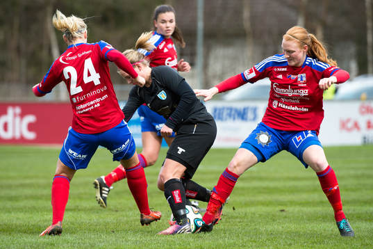 Kopparberg Göteborgs Sabrina Viguier mellan Vittsjös