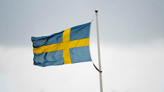 Svenska flaggan i matchen i damallsvenskan i fotboll mellan Kristianstad och Tyresö 13 april 2014.