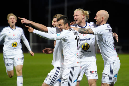 Huskvarnas Philip Bernholtz jublar efter 0-1