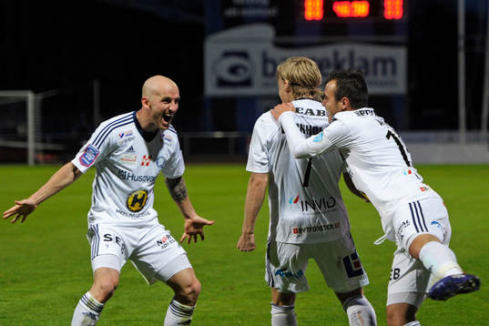 Huskvarnas Philip Bernholtz jublar efter 0-1