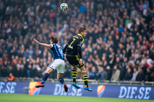 s Eero Markkanen i en nickduell under fotbollsmatchen i Allsvenskan mellan Djurgården och AIK den 16 april 2014 i Stockholm. 