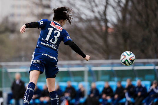 Kvarnsvedens Marie Salander hoppar